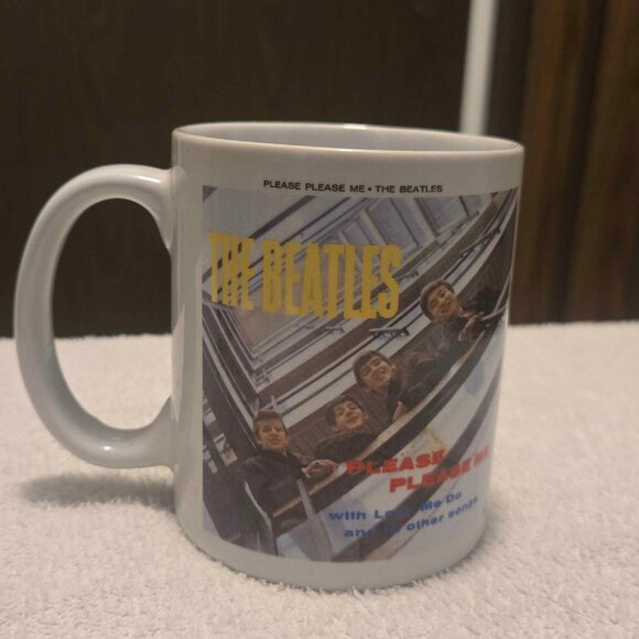 The Beatles Fan Collector's Bundle - 2 Mugs + Yellow Submarine Wallet - Picture 2 of 9